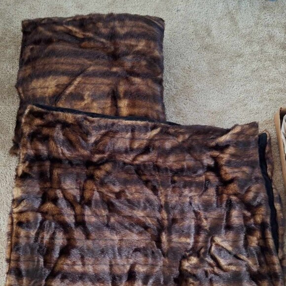 Pillow and Blanket set - Picture 2 of 2